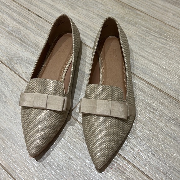 Brand New Never Worn Size 9 Wide Shoe - Picture 4 of 4